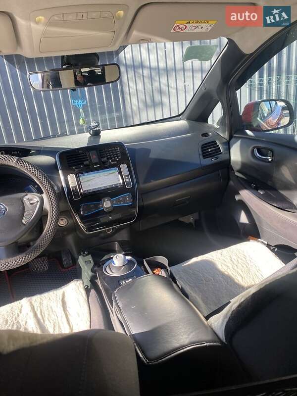 Хэтчбек Nissan Leaf 2016 в Днепре