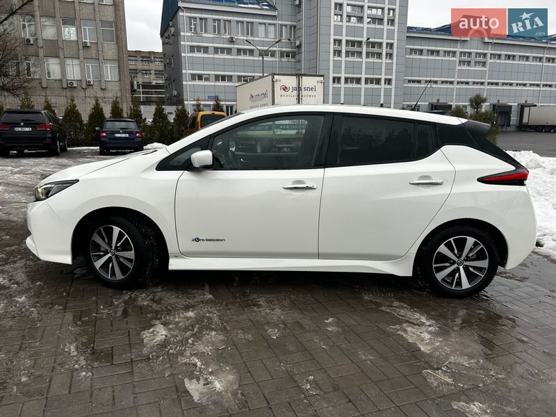 Хэтчбек Nissan Leaf 2018 в Днепре