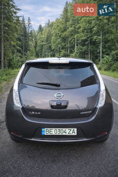 Хэтчбек Nissan Leaf 2013 в Николаеве