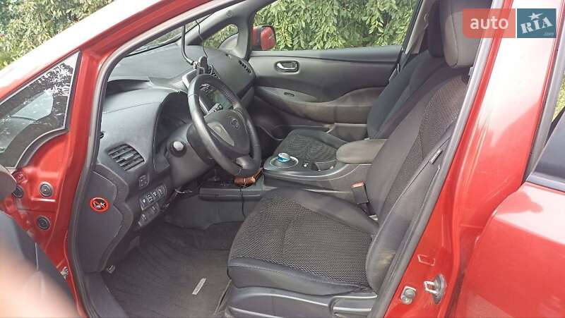 Хетчбек Nissan Leaf 2013 в Полтаві