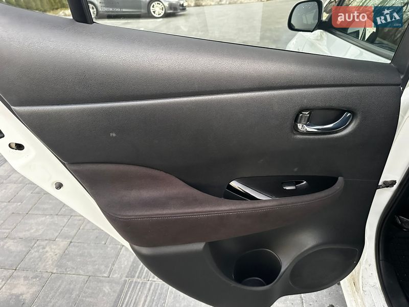 Хетчбек Nissan Leaf 2016 в Луцьку