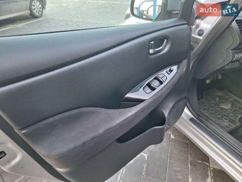 Хэтчбек Nissan Leaf 2017 в Городке