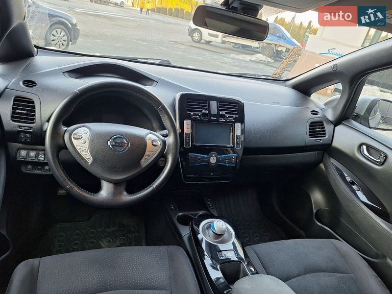Хэтчбек Nissan Leaf 2017 в Городке