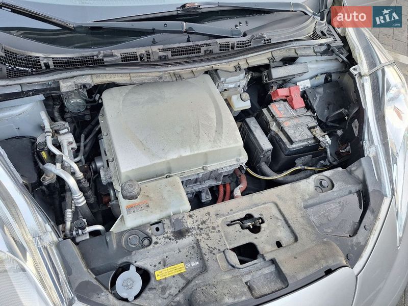 Хэтчбек Nissan Leaf 2017 в Городке