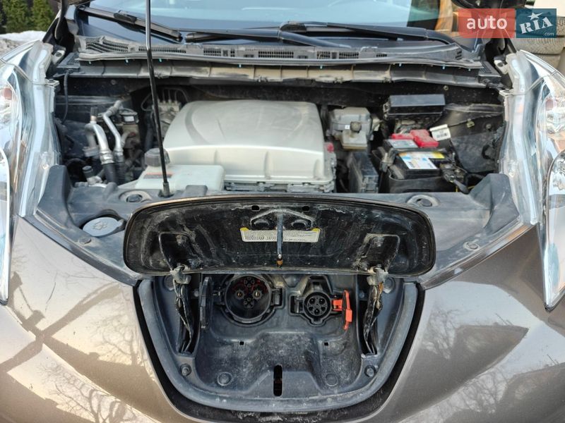 Хетчбек Nissan Leaf 2016 в Івано-Франківську