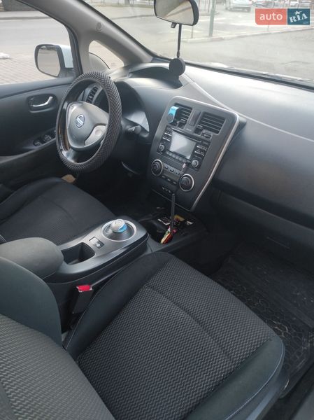 Хэтчбек Nissan Leaf 2014 в Могилев-Подольске