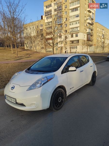 Хэтчбек Nissan Leaf 2014 в Могилев-Подольске