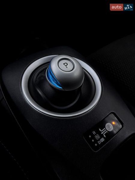 Хетчбек Nissan Leaf 2013 в Чернігові