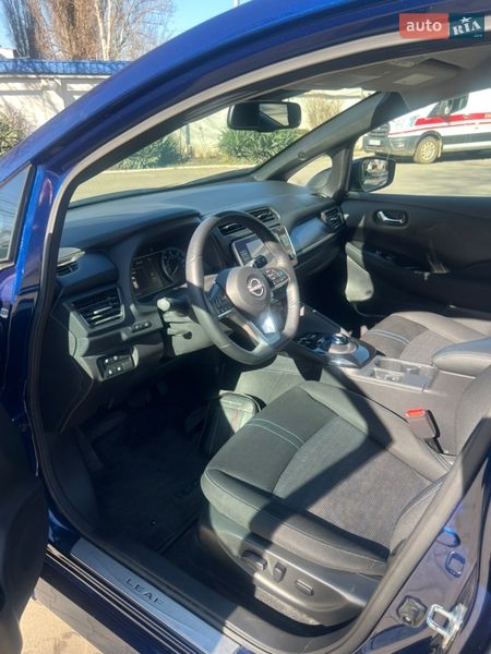 Хетчбек Nissan Leaf 2024 в Одесі