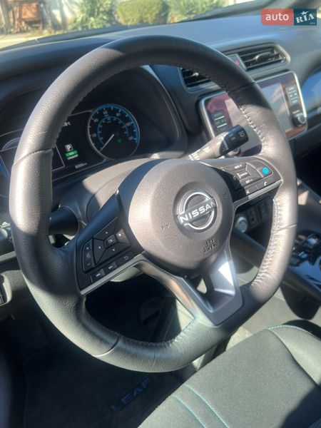 Хетчбек Nissan Leaf 2024 в Одесі