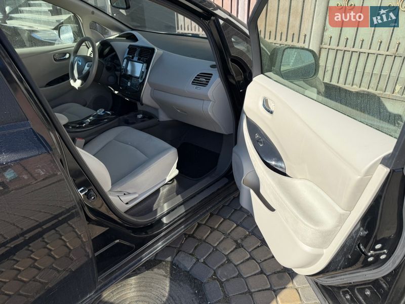 Хетчбек Nissan Leaf 2012 в Умані