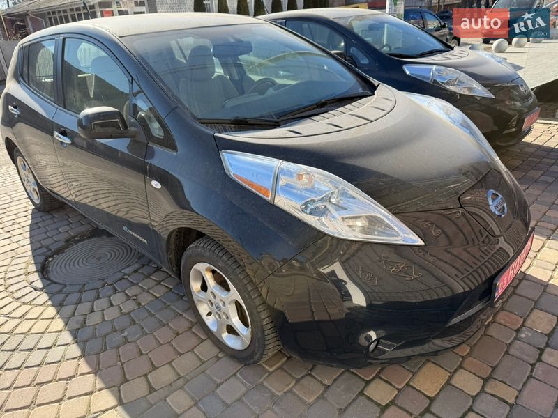 Хетчбек Nissan Leaf 2012 в Умані