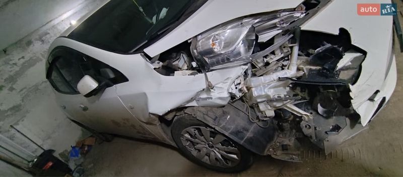 Хетчбек Nissan Leaf 2013 в Запоріжжі