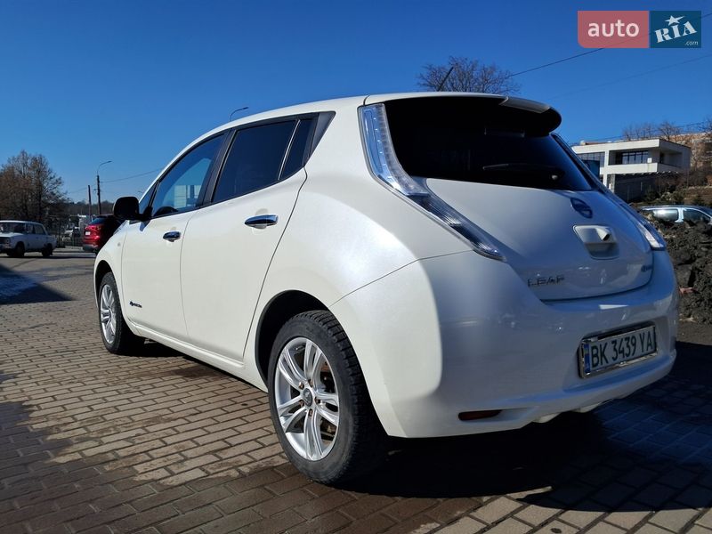 Хэтчбек Nissan Leaf 2014 в Ровно