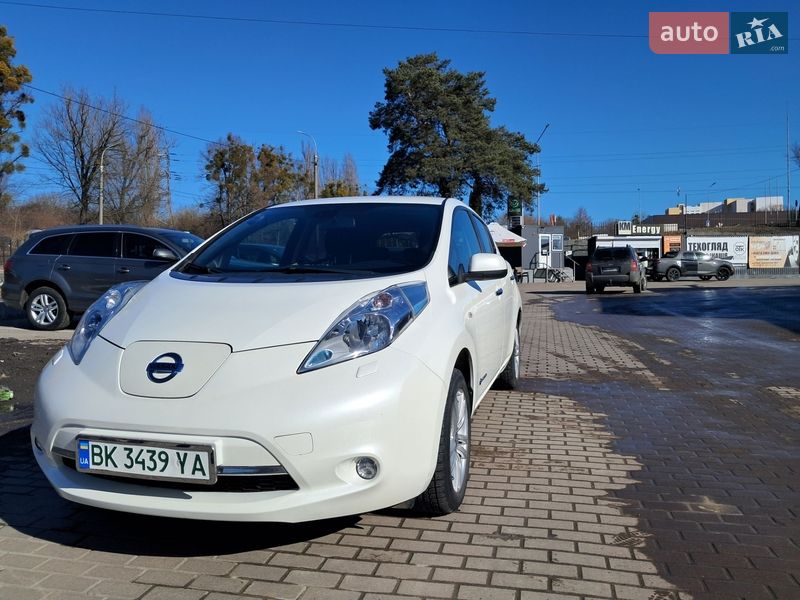 Хэтчбек Nissan Leaf 2014 в Ровно