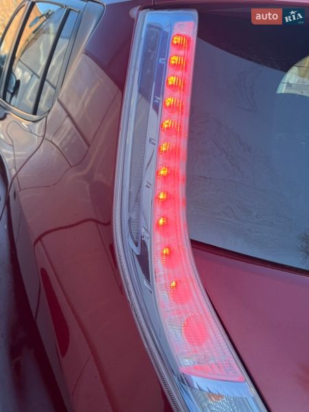 Хетчбек Nissan Leaf 2012 в Полтаві