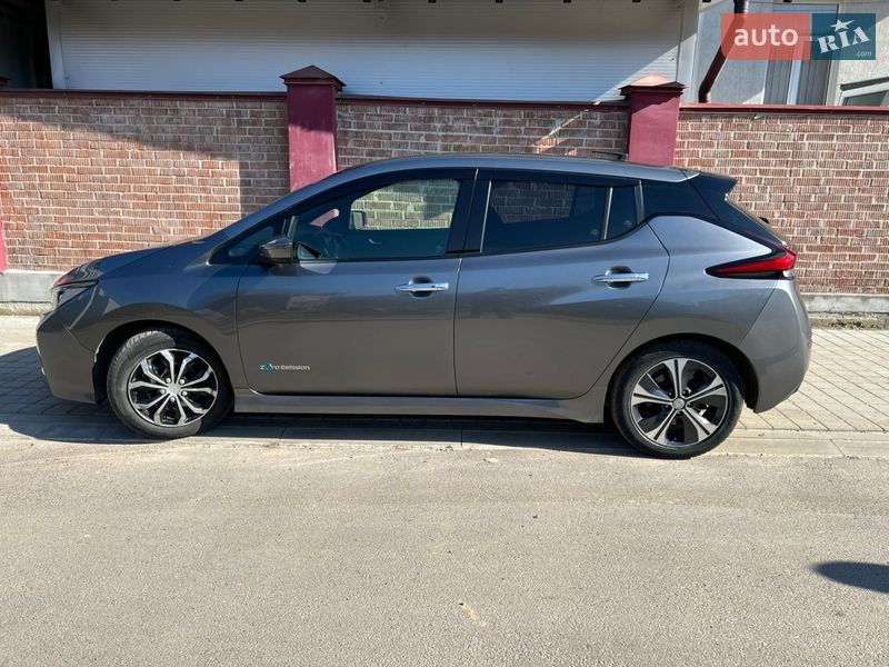 Хэтчбек Nissan Leaf 2017 в Львове