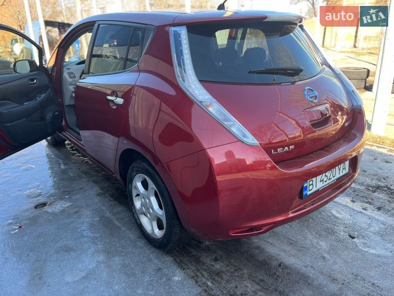 Хетчбек Nissan Leaf 2012 в Полтаві