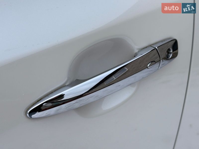 Хетчбек Nissan Leaf 2014 в Сарнах