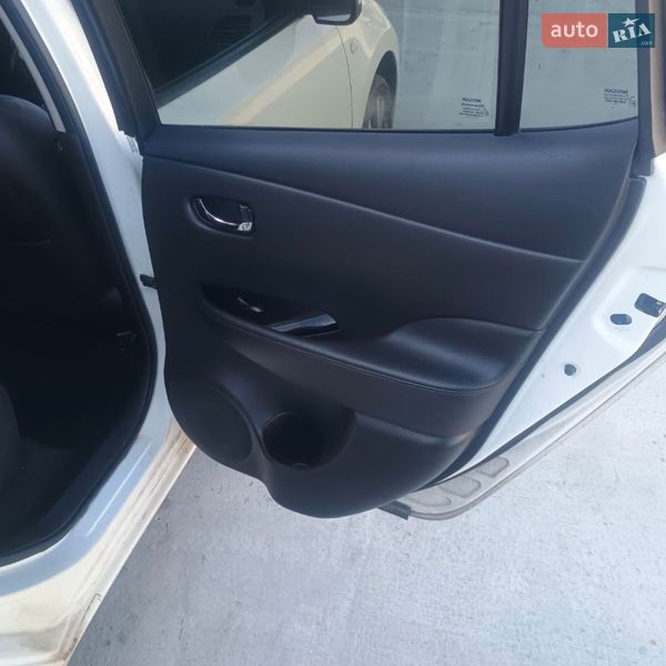 Хетчбек Nissan Leaf 2013 в Запоріжжі