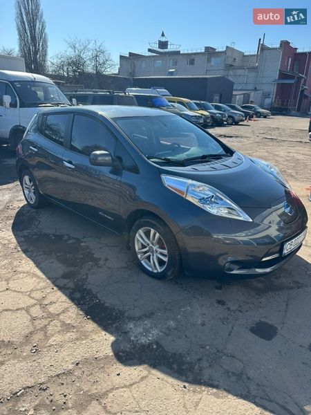 Хэтчбек Nissan Leaf 2013 в Чернигове