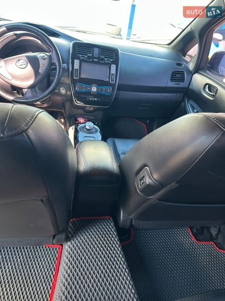 Хэтчбек Nissan Leaf 2013 в Чернигове