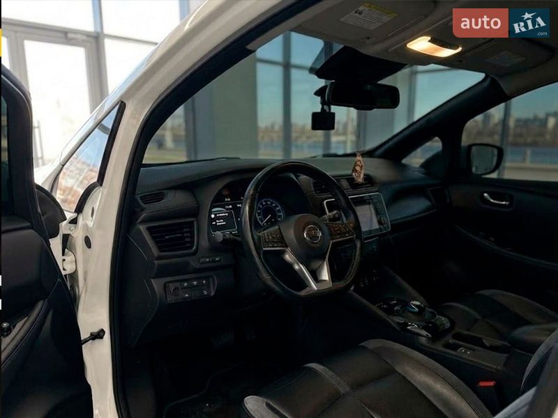 Хэтчбек Nissan Leaf 2018 в Днепре