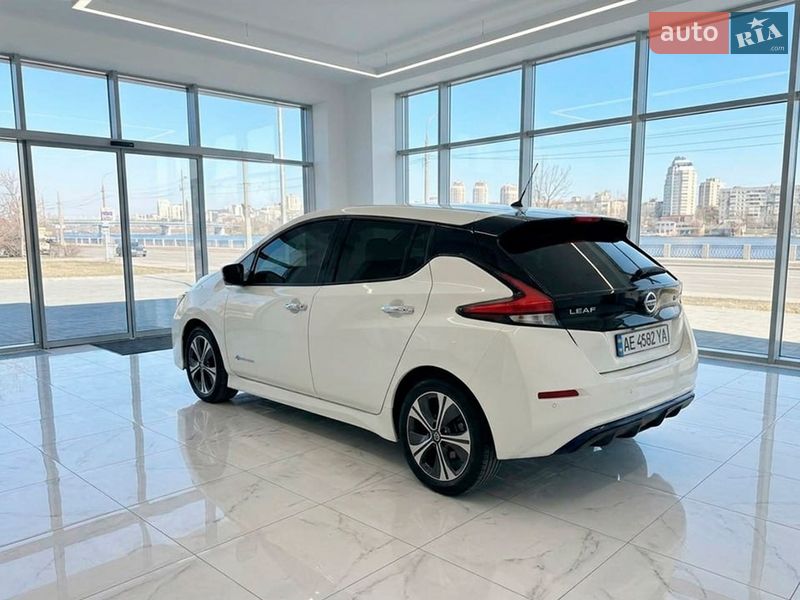 Хэтчбек Nissan Leaf 2018 в Днепре