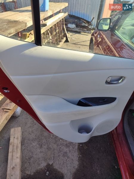Хэтчбек Nissan Leaf 2011 в Львове