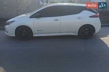 Хетчбек Nissan Leaf 2018 в Дніпрі