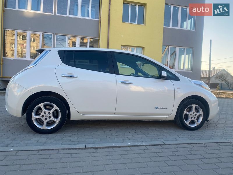 Хэтчбек Nissan Leaf 2015 в Львове