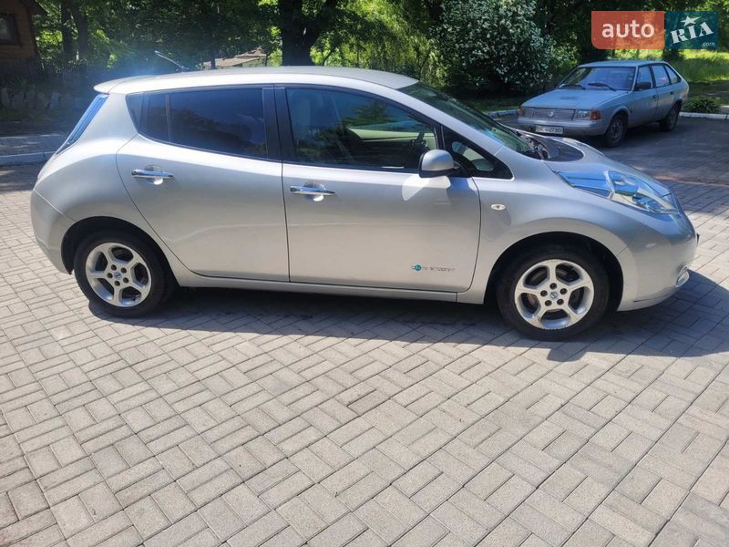 Хетчбек Nissan Leaf 2012 в Дрогобичі