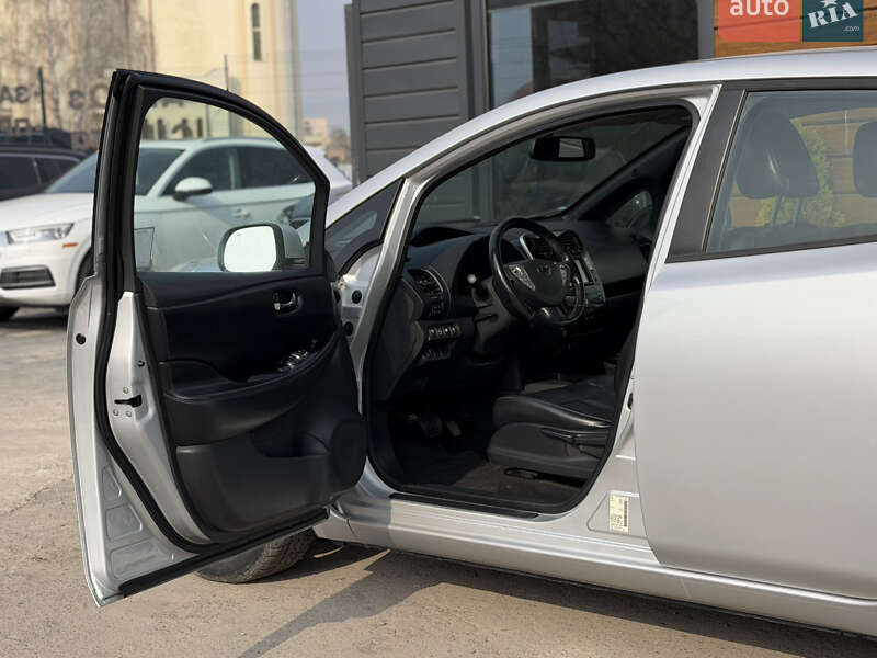 Хэтчбек Nissan Leaf 2013 в Шептицькому