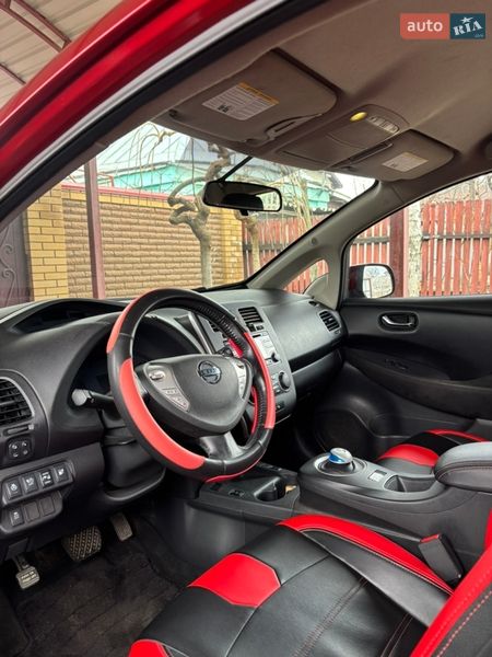 Хетчбек Nissan Leaf 2014 в Дніпрі