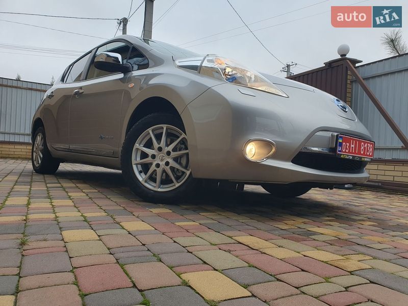 Хэтчбек Nissan Leaf 2013 в Горе