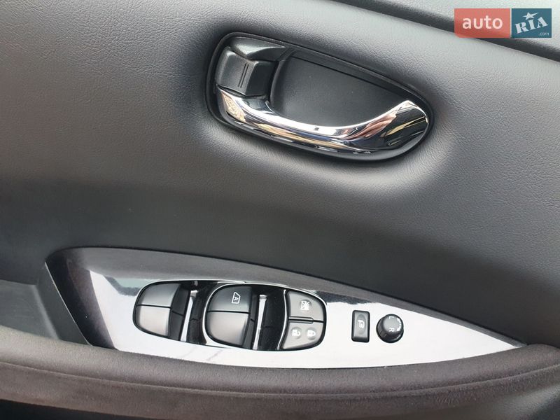 Хэтчбек Nissan Leaf 2013 в Горе