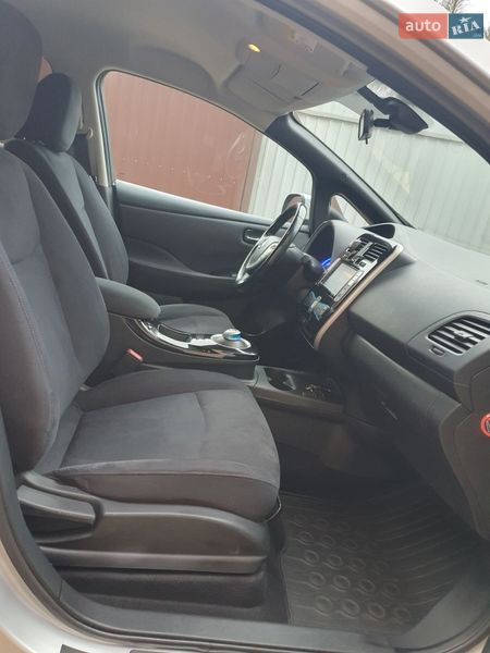 Хэтчбек Nissan Leaf 2013 в Горе