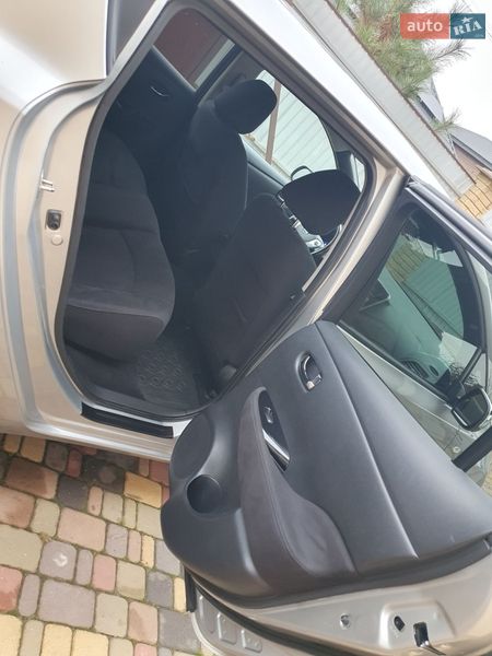 Хэтчбек Nissan Leaf 2013 в Горе