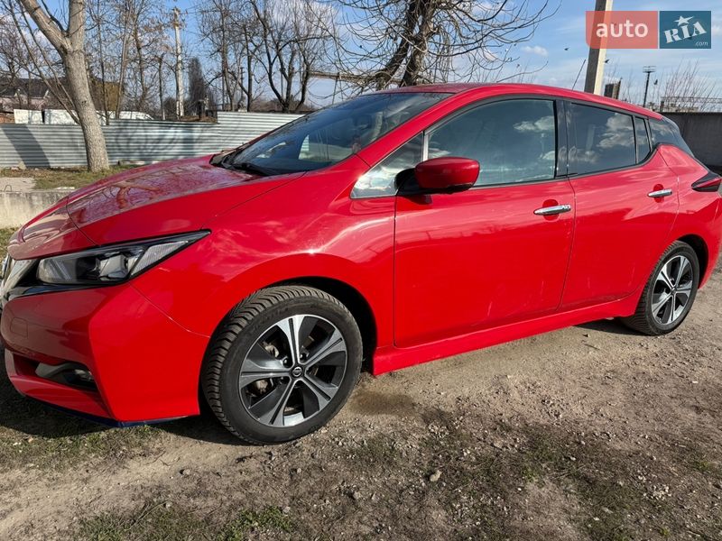 Хэтчбек Nissan Leaf 2020 в Волочиске