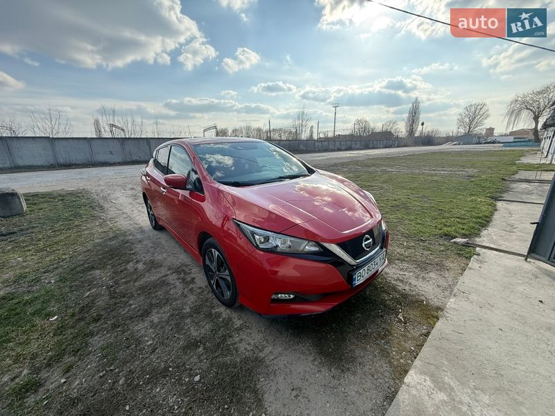 Хэтчбек Nissan Leaf 2020 в Волочиске