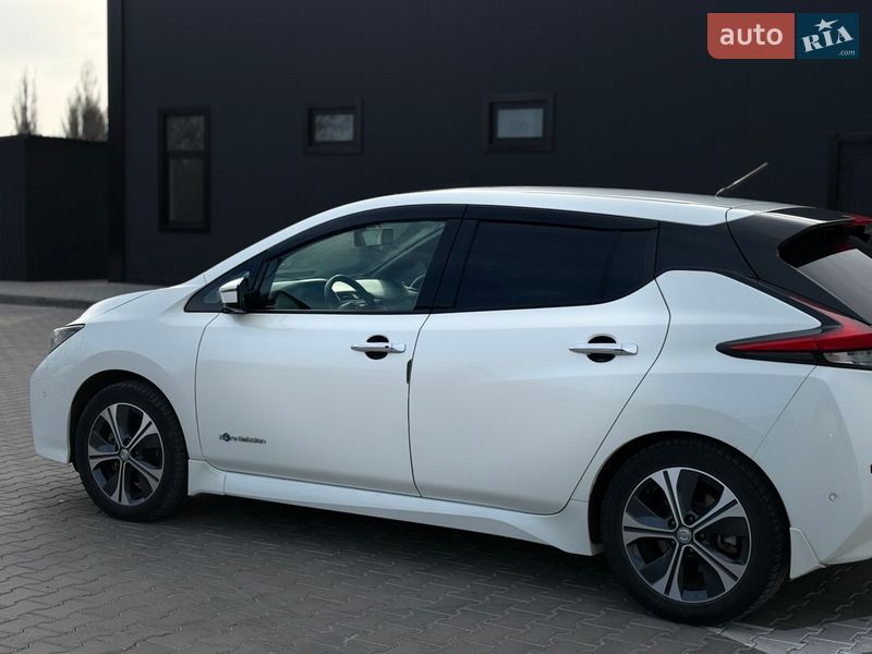 Хэтчбек Nissan Leaf 2017 в Одессе