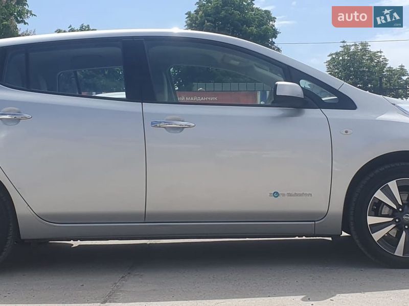 Хетчбек Nissan Leaf 2012 в Житомирі