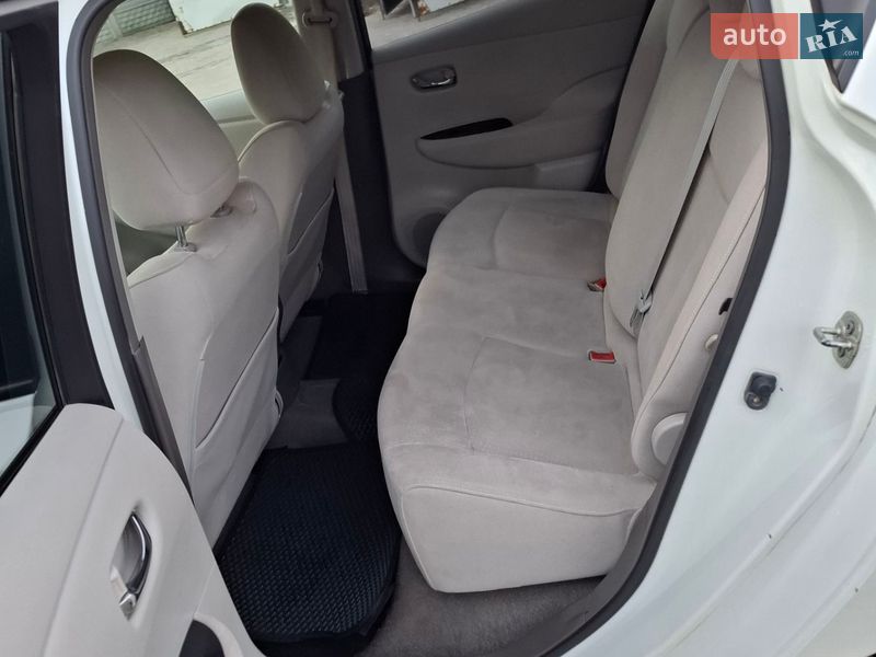 Хэтчбек Nissan Leaf 2013 в Золочеве фото 18 Хэтчбек Nissan Leaf 2013 в Золочеве