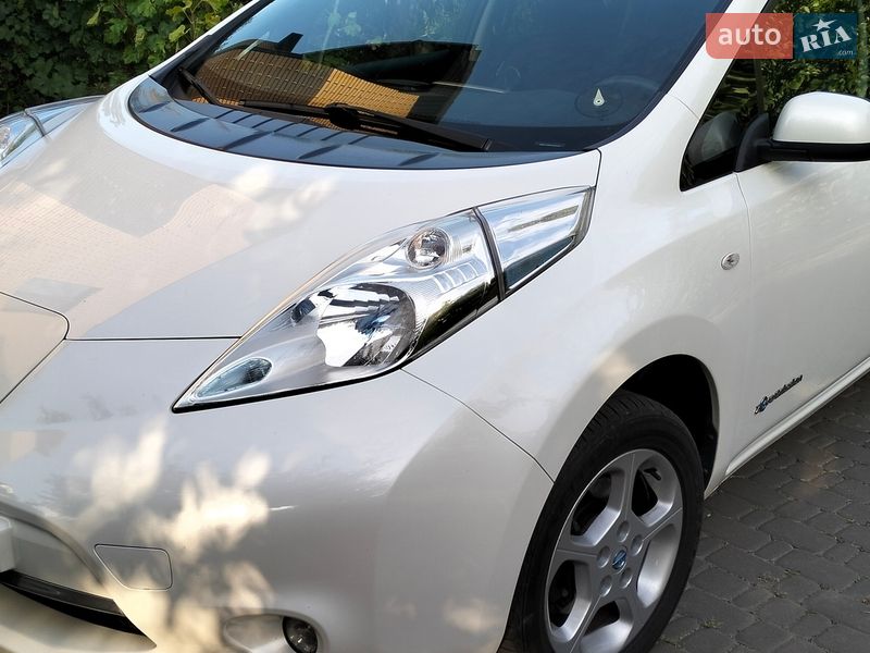 Хэтчбек Nissan Leaf 2013 в Обухове