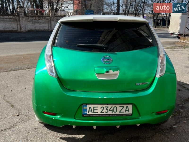 Хэтчбек Nissan Leaf 2015 в Днепре