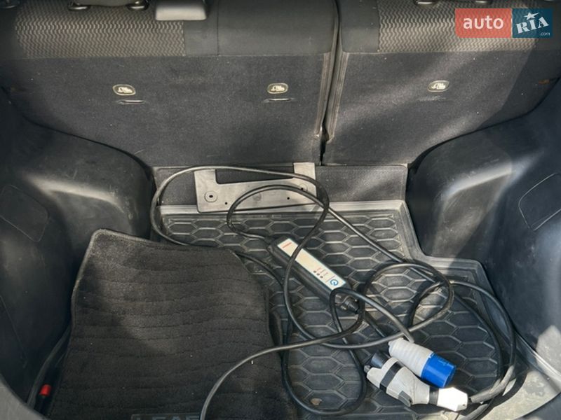 Хэтчбек Nissan Leaf 2015 в Днепре