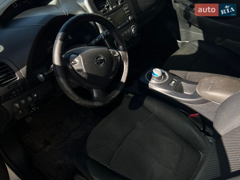 Хэтчбек Nissan Leaf 2015 в Днепре