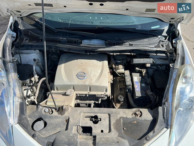 Хэтчбек Nissan Leaf 2015 в Днепре