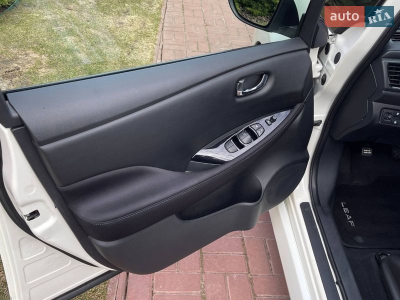 Хэтчбек Nissan Leaf 2021 в Киеве