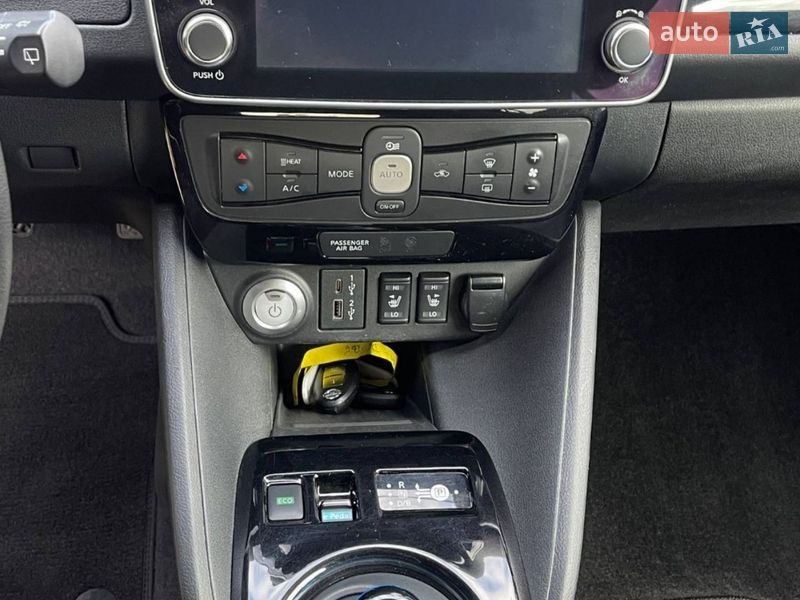 Хэтчбек Nissan Leaf 2021 в Киеве